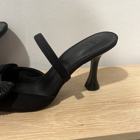 Bow Heels - Picture 9 of 10